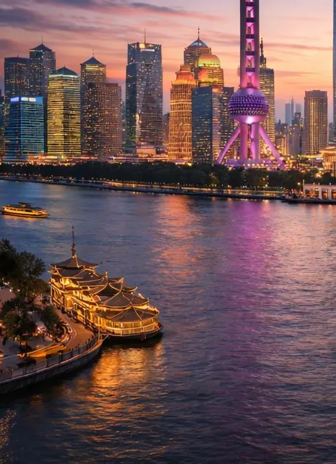 Shanghai at night and the Oriental Pearl TV Tower