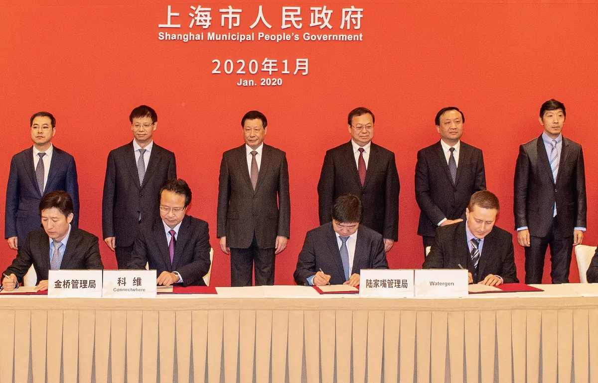 Signing agreements at the Shanghai Municipal Government, 2020