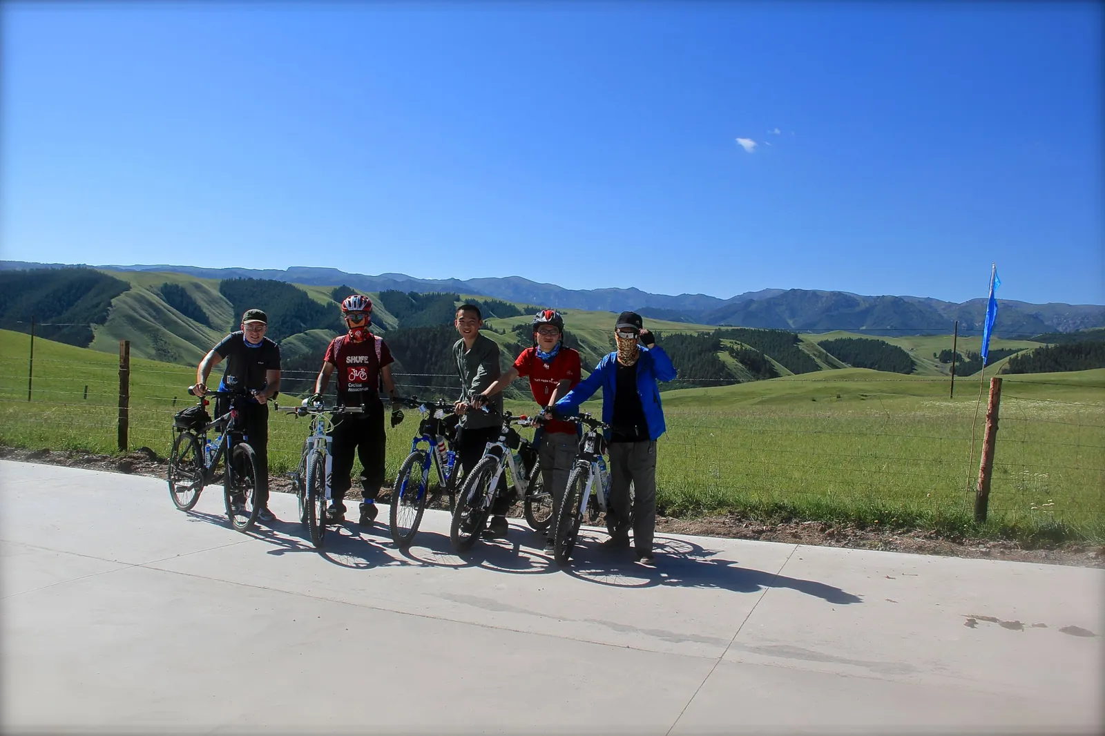 A mountain ride with SUFE students
