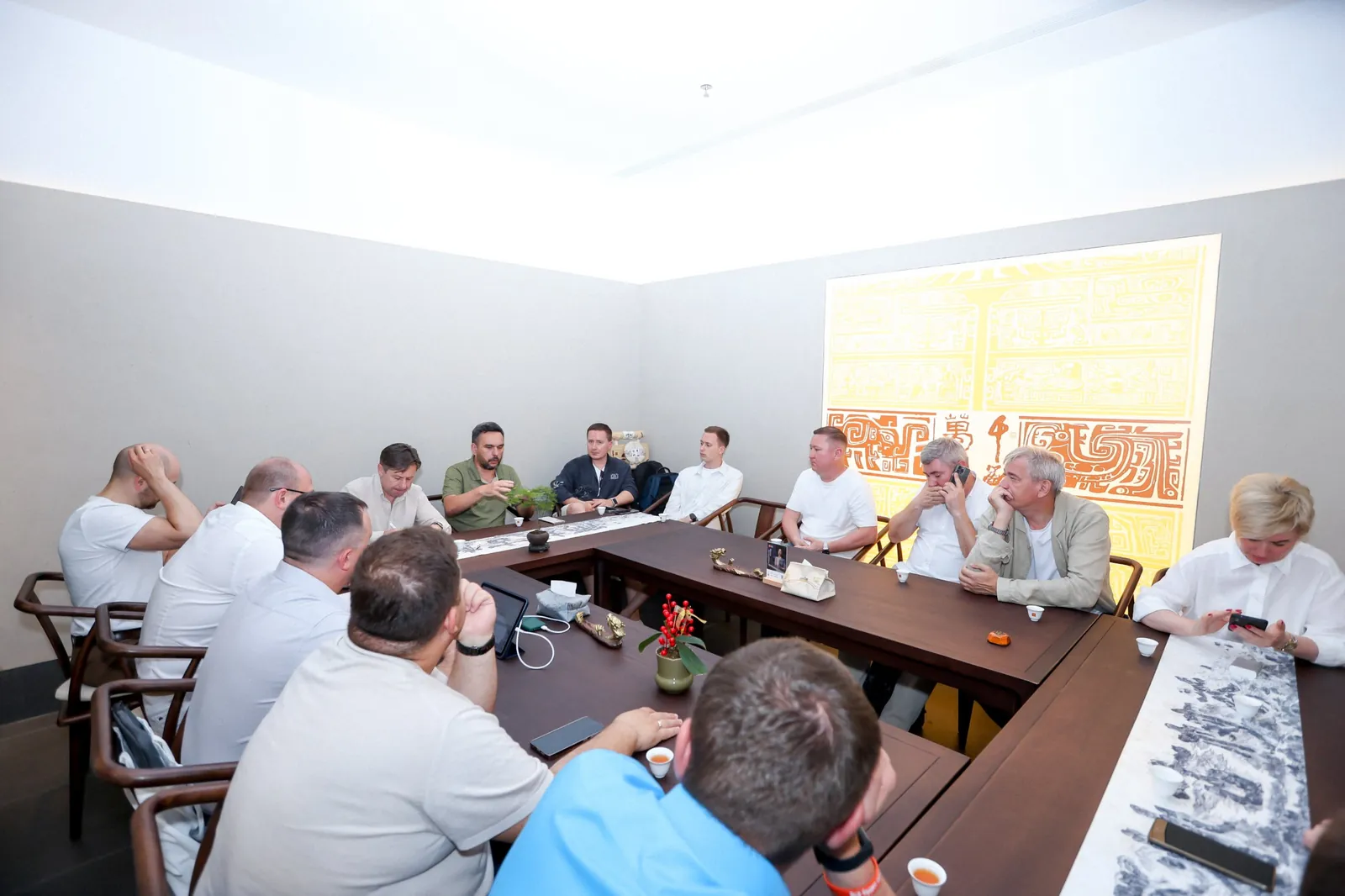 A Russian delegation meeting over tea