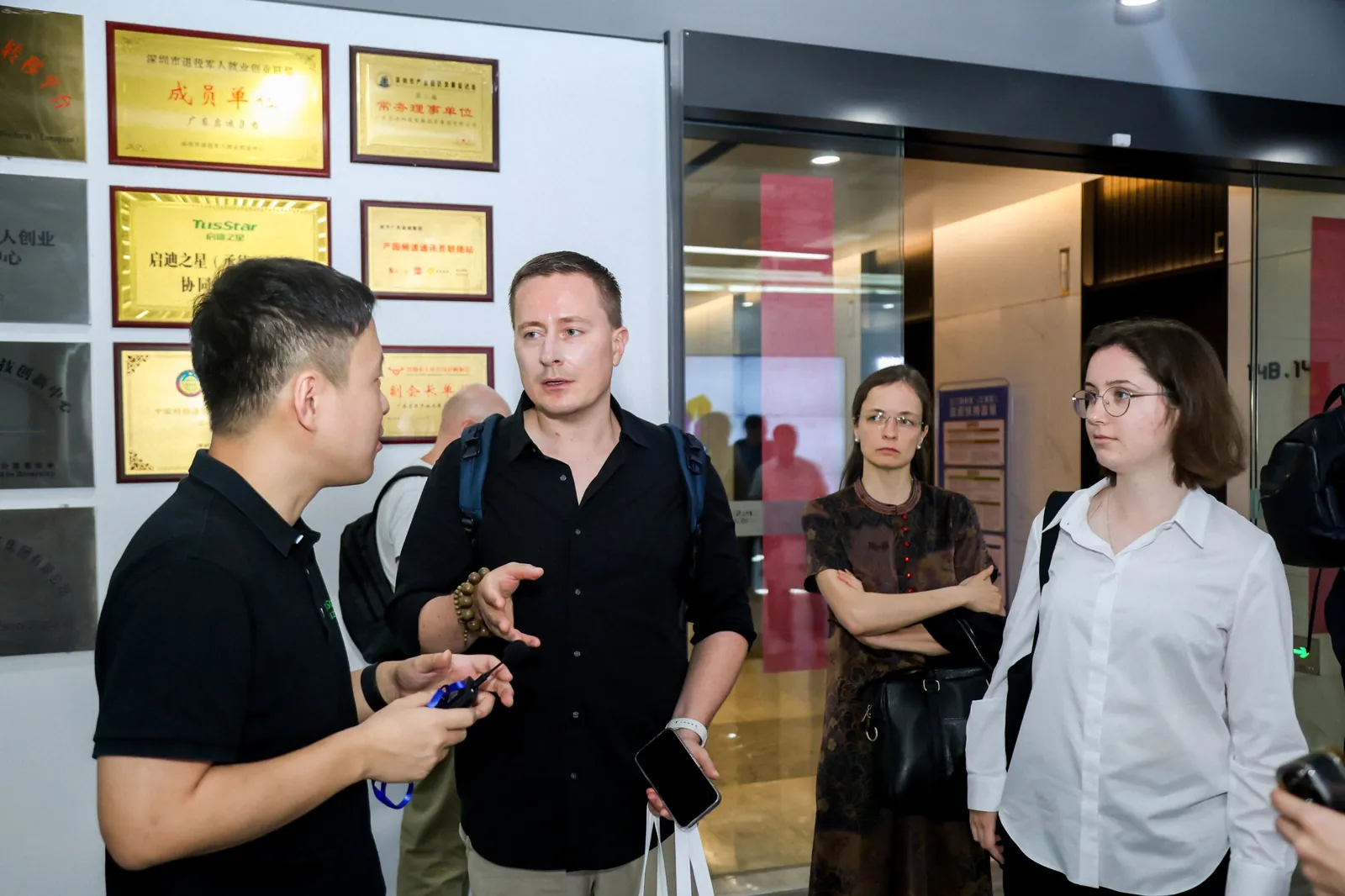 A Russian delegation at an innovation center in Shenzhen