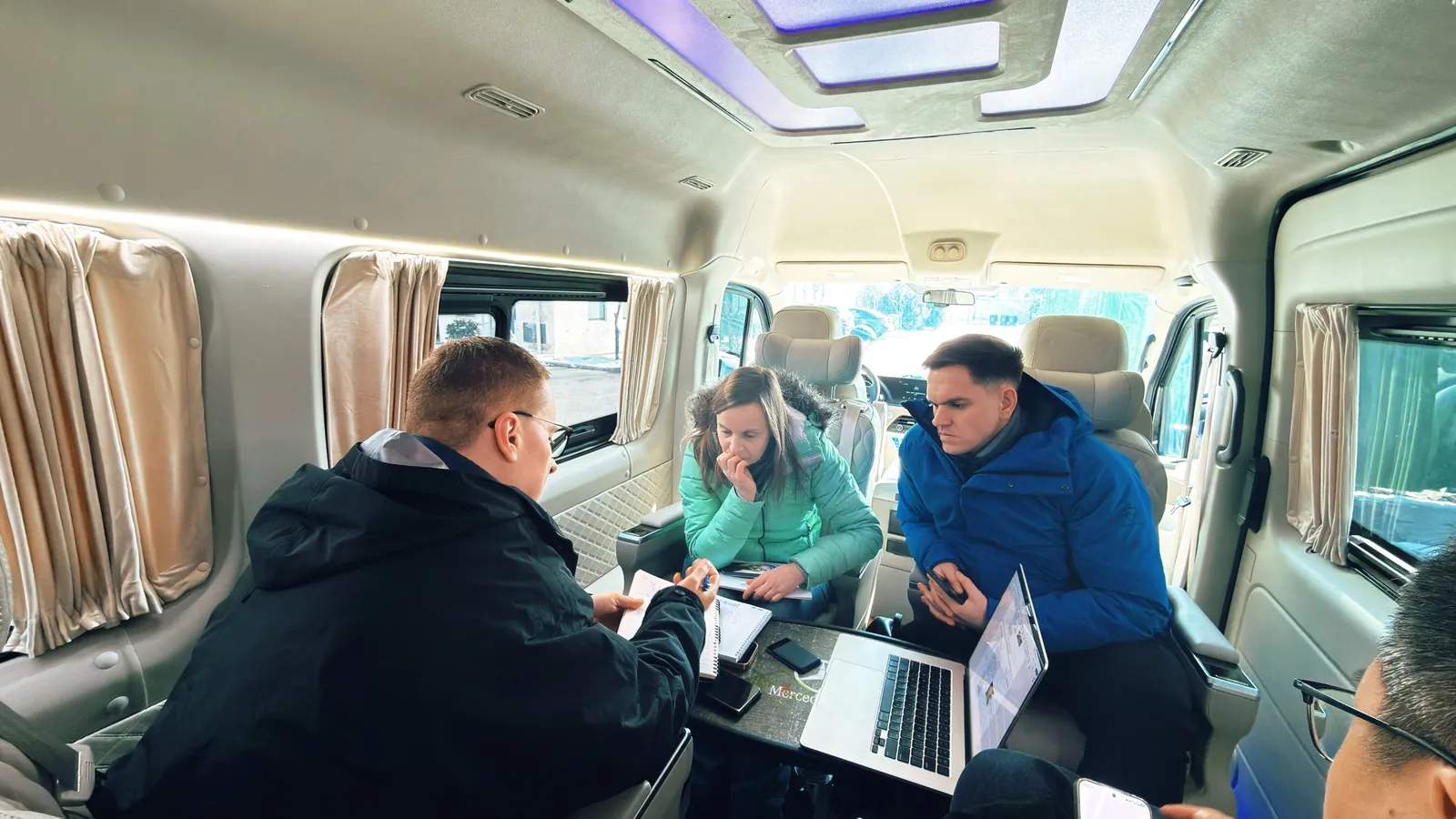 A delegation working session on the road