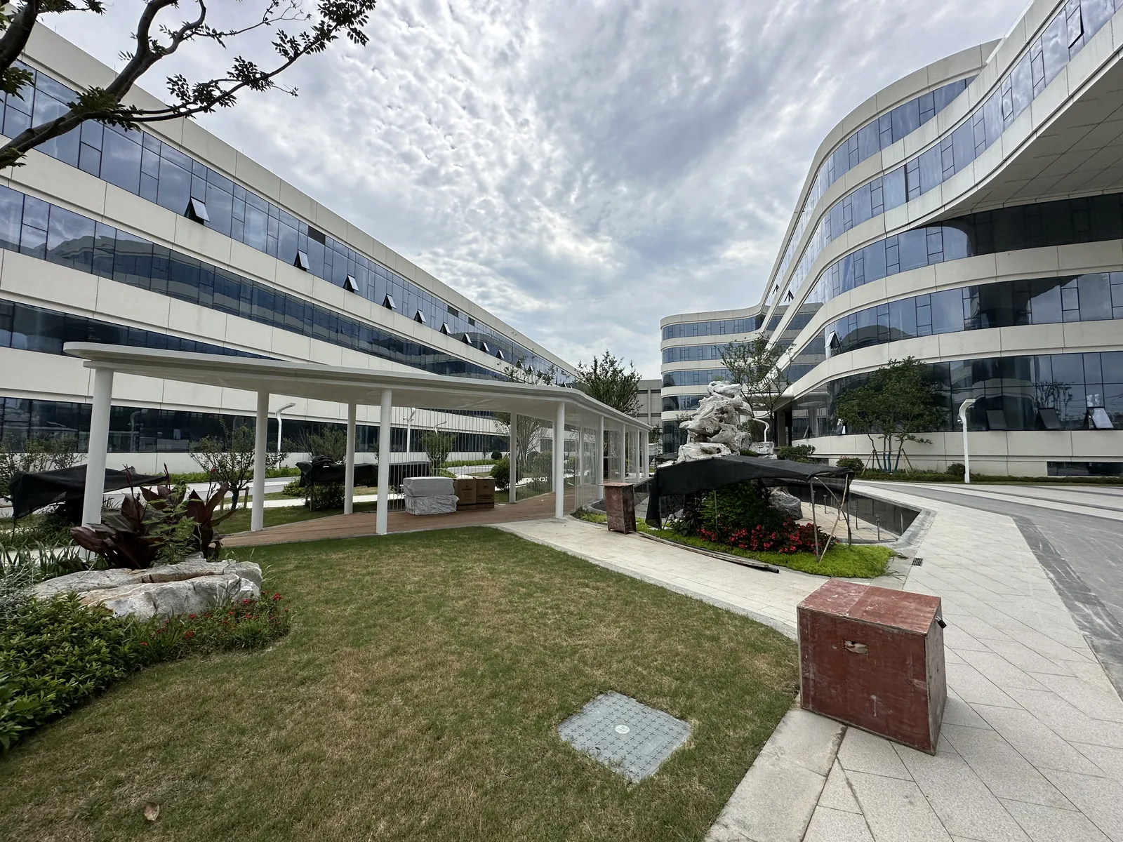 Inner courtyard and landscaping