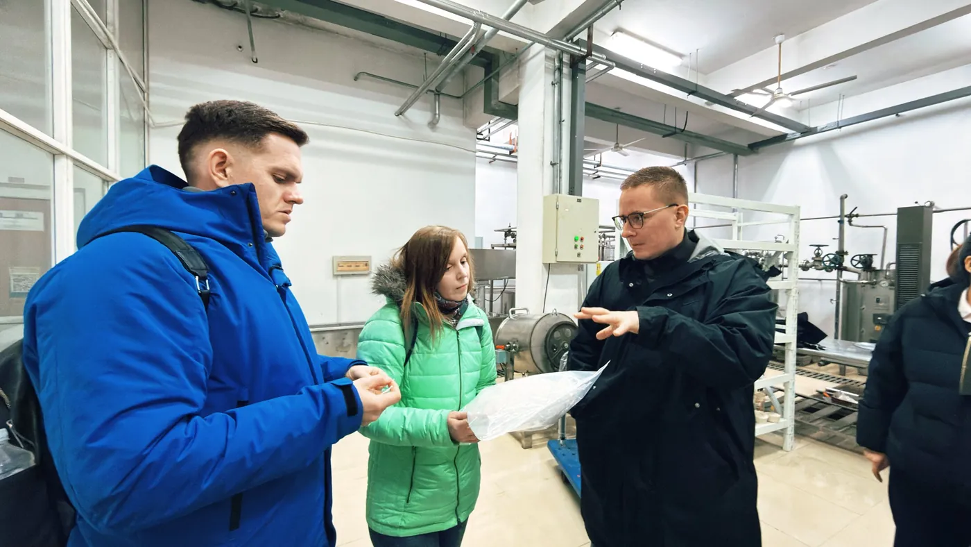 Клиенты ABH осматривают производство на заводе в Китае